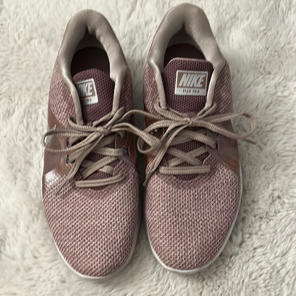 Nike sneakers woman's 9